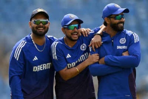 Gavaskar Urges India to Replace Thakur with Yadav for Second Test Against England