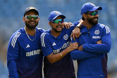 Kuldeep Yadav alongside Rishabh Pant and Ravindra Jadeja