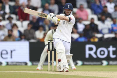 Ben Duckett in action, displaying his signature reverse sweep.