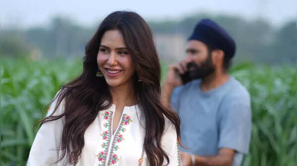 Sonam Bajwa's minimal makeup look.