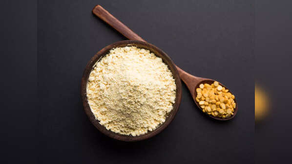Besan being added to roti dough