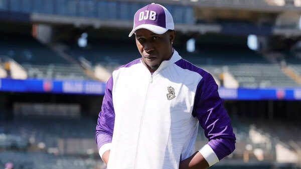 Dwayne Bravo coaching the Los Angeles Knight Riders