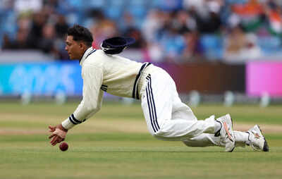 Yashasvi Jaiswal misses a catch during the Test match.