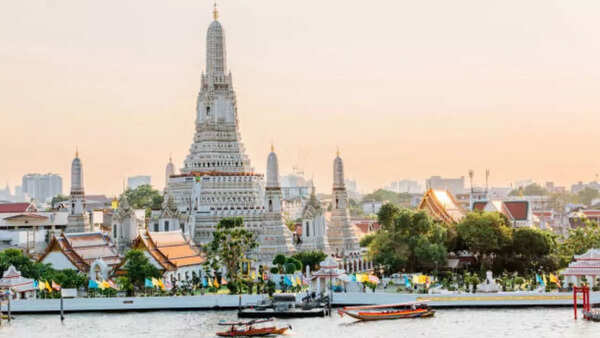 Stunning temples and vibrant markets in Thailand